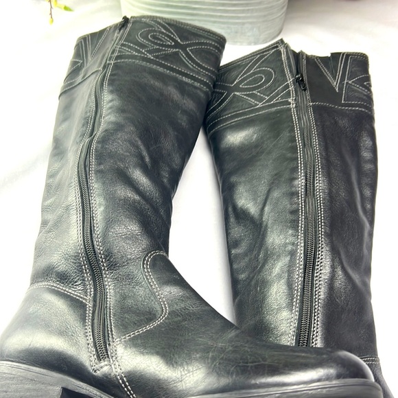 Hazel let leather upper, leather man made lining and sole. Size 11 medium - Picture 5 of 8